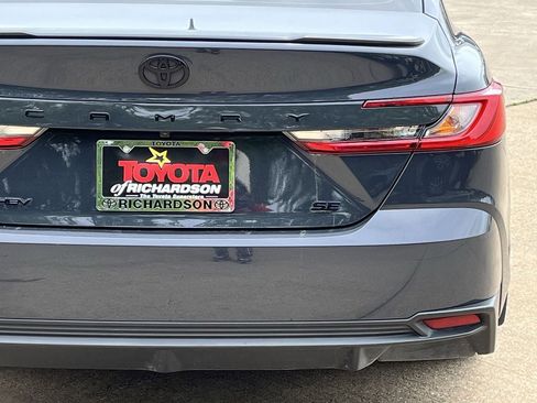 Used 2025 Toyota Camry SE w/ Convenience Package FWD image 6