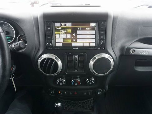 Used 2016 Jeep Wrangler Unlimited Sahara w/ Connectivity Group image 9