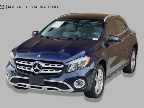 Used 2018 Mercedes-Benz GLA 250 4MATIC w/ Premium Package image 4