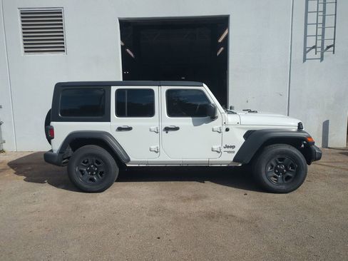 Used 2020 Jeep Wrangler Unlimited Sport image 5