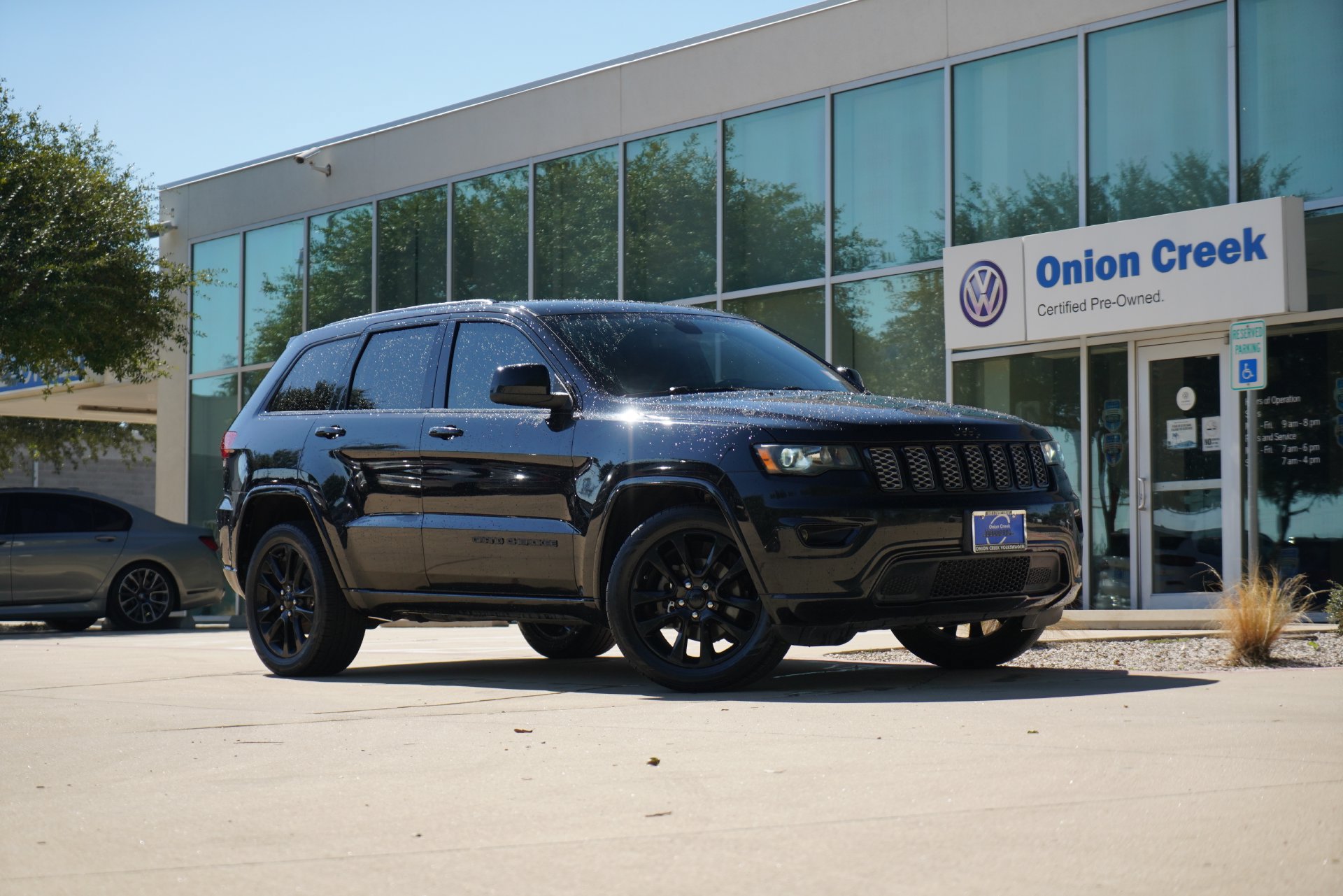 Used 2018 Jeep Grand Cherokee Altitude AWD/4WD image 1
