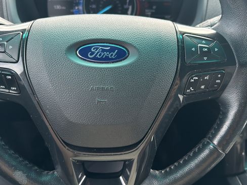 Used 2017 Ford Explorer XLT w/ Equipment Group 202A AWD/4WD image 12