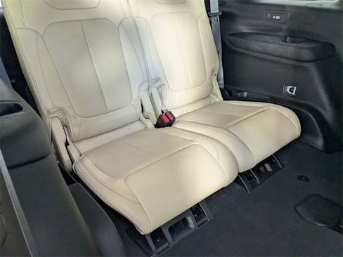 Used 2024 Jeep Grand Cherokee L Limited w/ Luxury Tech Group II image 32