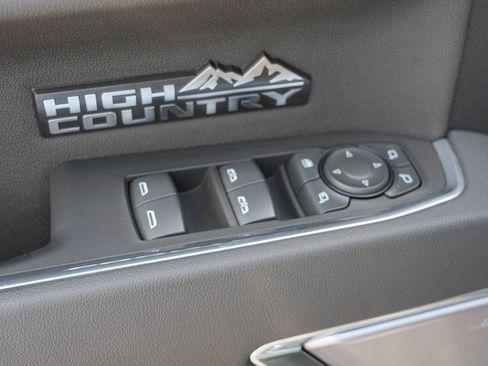 Certified 2025 Chevrolet Silverado 1500 High Country w/ High Country Premium Package AWD/4WD image 17