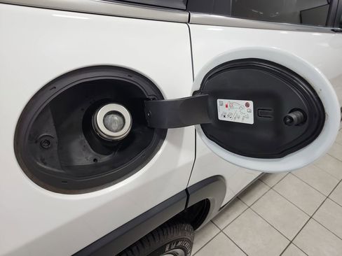 Used 2019 Jeep Cherokee Limited image 13