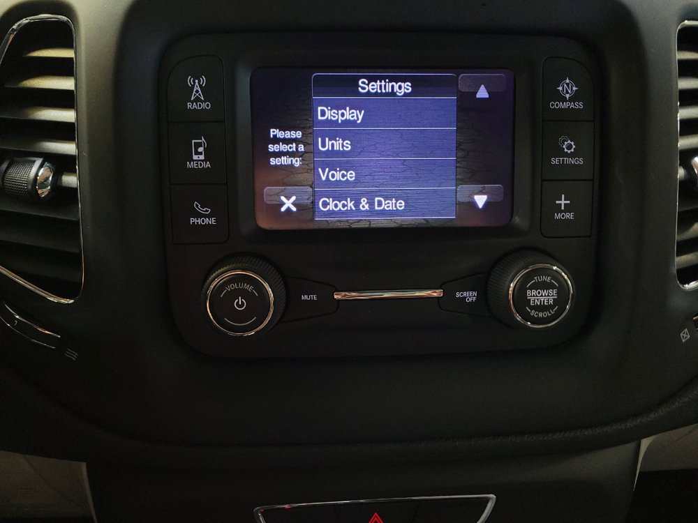 Used 2018 Jeep Compass Latitude FWD image 25