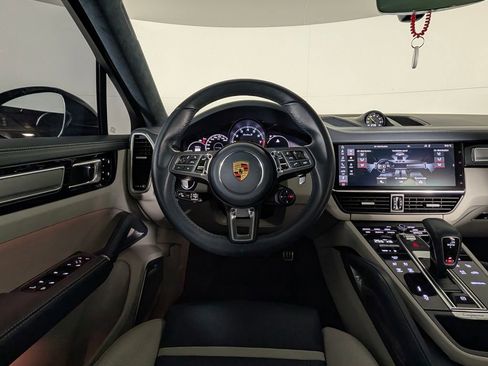 Certified 2020 Porsche Cayenne Turbo S AWD/4WD image 21