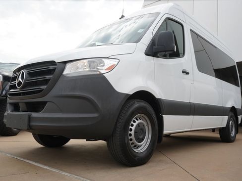 Used 2025 Mercedes-Benz Sprinter 2500 image 4