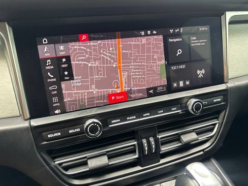 Used 2020 Porsche Macan Turbo AWD/4WD image 60