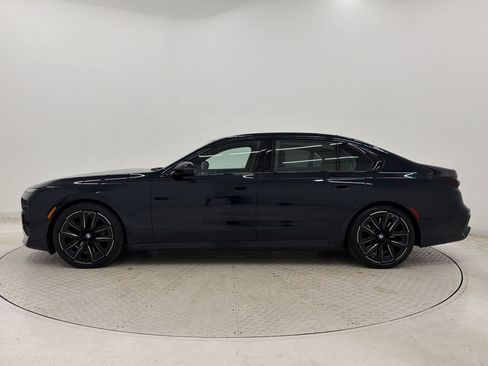 Used 2025 BMW 760i xDrive w/ Executive Package AWD/4WD image 2