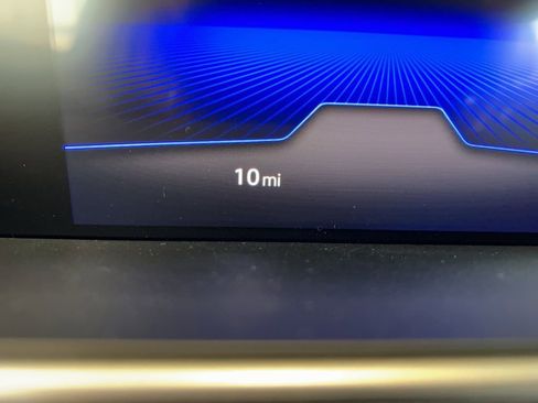 Used 2025 Volkswagen Taos SE image 18