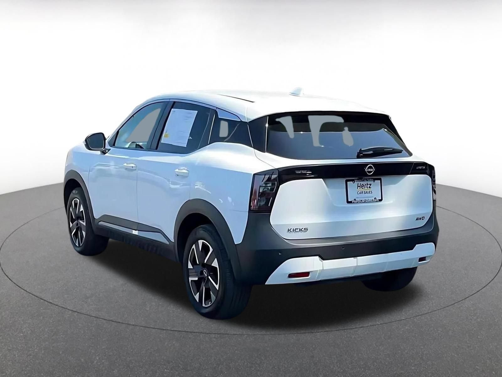 Used 2025 Nissan Kicks SV AWD/4WD image 10