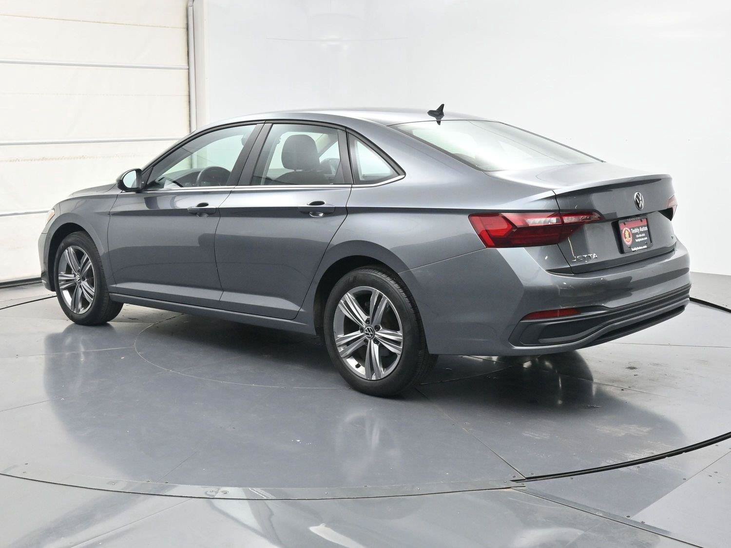 Certified 2023 Volkswagen Jetta SE FWD image 19