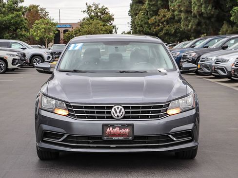 Used 2017 Volkswagen Passat 1.8T SE FWD image 2