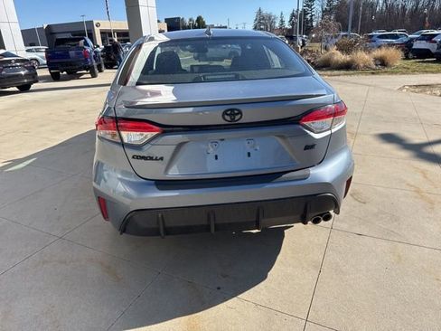 Used 2024 Toyota Corolla SE w/ SE Premium Package image 6