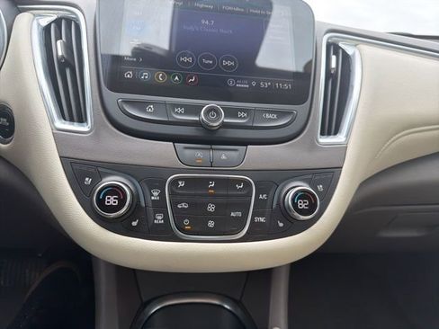 Used 2024 Chevrolet Malibu LT image 40