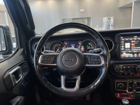 Used 2022 Jeep Wrangler Unlimited Rubicon 4xe w/ Cold Weather Group AWD/4WD image 18