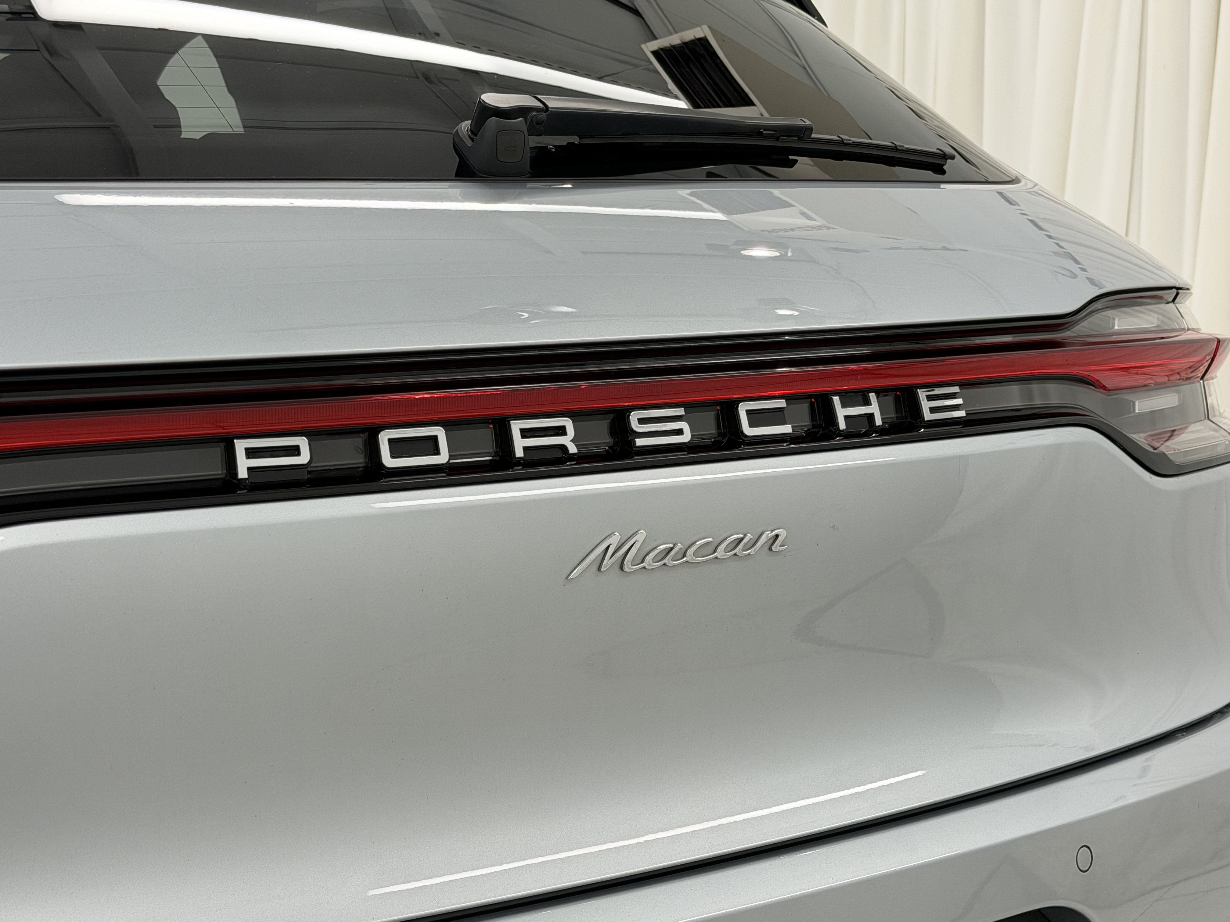 Certified 2021 Porsche Macan AWD/4WD image 61