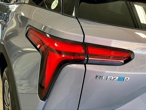 Used 2024 Chevrolet Blazer EV LT AWD/4WD image 33