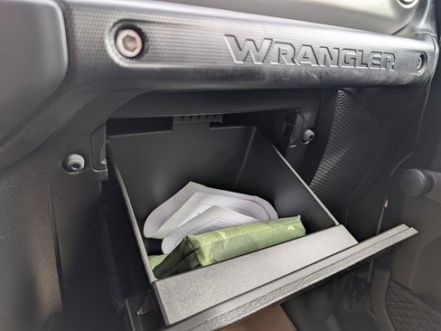 Used 2020 Jeep Wrangler Sport image 31