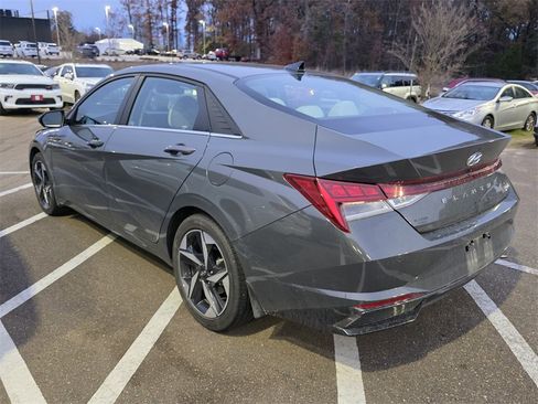 Used 2023 Hyundai Elantra Limited image 9