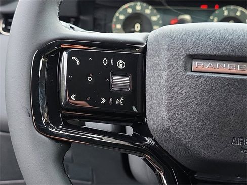 New 2026 Land Rover Range Rover Evoque Dynamic SE image 17