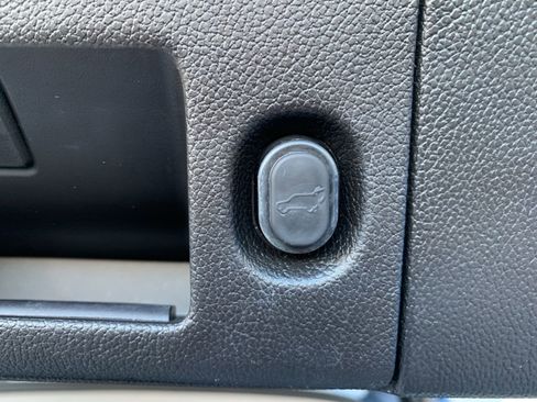 Used 2017 Cadillac Escalade ESV 4WD image 15