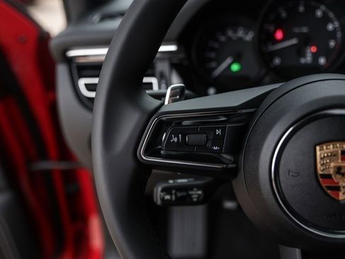 Certified 2025 Porsche Macan AWD/4WD image 20