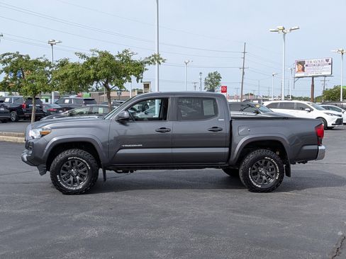 Used 2020 Toyota Tacoma SR5 AWD/4WD image 5