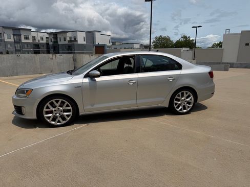Used 2014 Volkswagen Jetta GLI FWD image 4