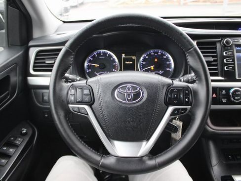 Used 2018 Toyota Highlander Plus image 12
