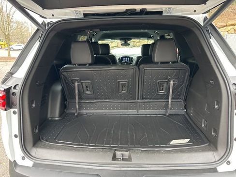 Used 2023 Chevrolet Traverse LT w/ LPO, Floor Liner Package image 28