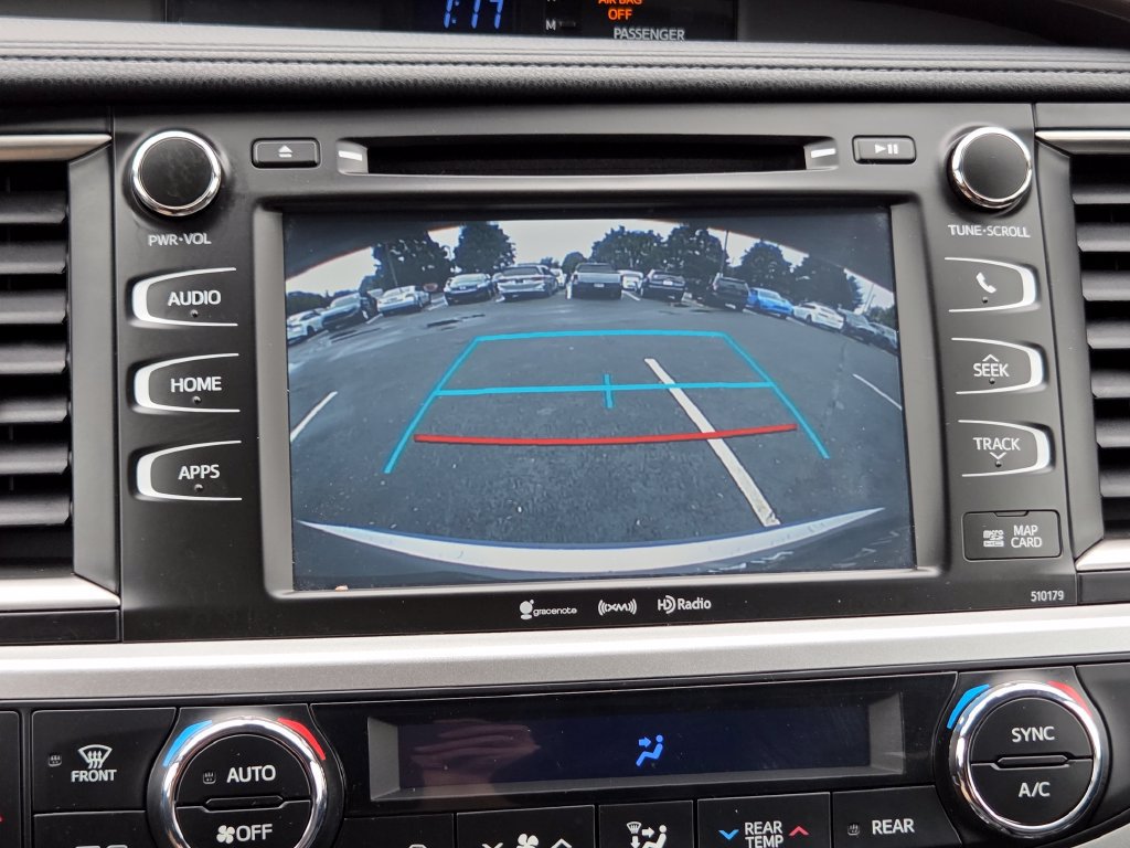 Used 2018 Toyota Highlander XLE AWD/4WD image 5