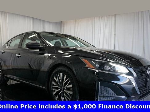 Used 2024 Nissan Altima 2.5 SV image 2