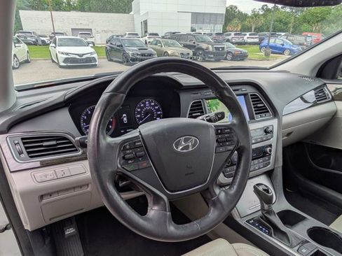 Used 2016 Hyundai Sonata Limited w/ Option Group 04 FWD image 10