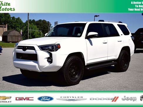 Used 2022 Toyota 4Runner SR5 Premium w/ Moonroof Package AWD/4WD image 1