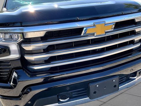 Used 2024 Chevrolet Silverado 1500 High Country w/ High Country Premium Package AWD/4WD image 30
