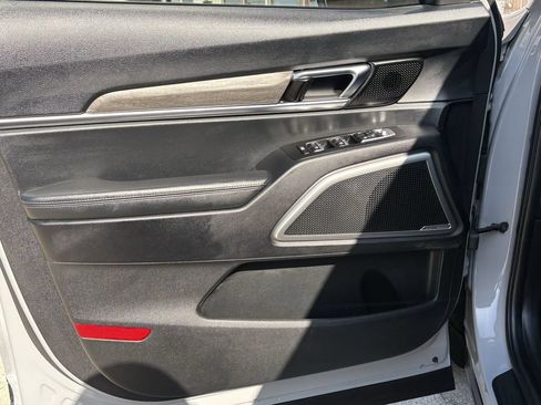 Used 2022 Kia Telluride EX w/ EX Premium Package AWD/4WD image 10