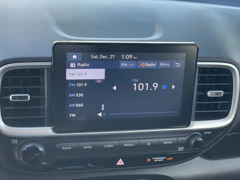 Certified 2023 Hyundai Venue SE image 12