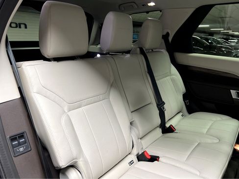 Used 2020 Land Rover Discovery HSE image 23