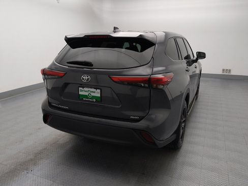 Used 2020 Toyota Highlander L image 7