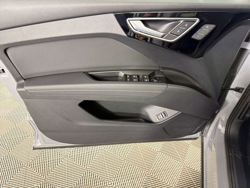 Used 2025 Audi Q4 e-tron Premium w/ Convenience Package image 13