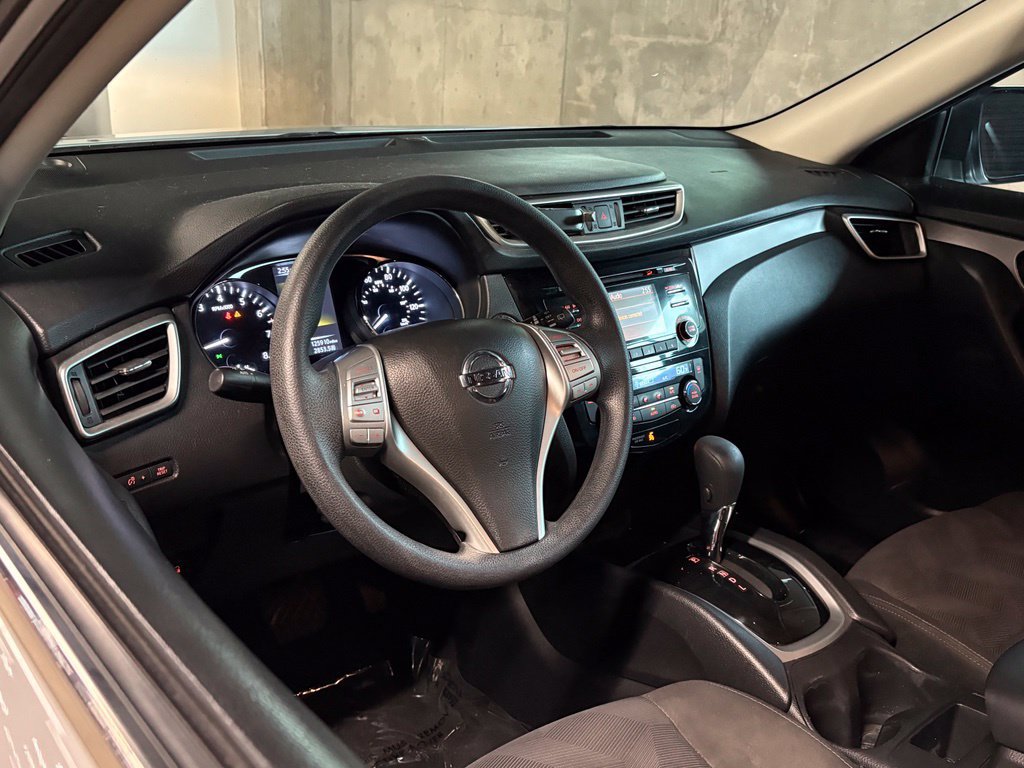 Used 2016 Nissan Rogue SV AWD/4WD image 4