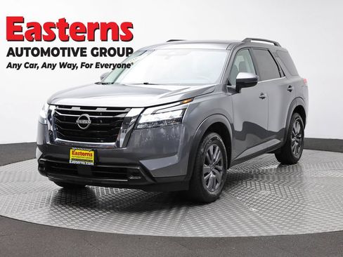 Used 2022 Nissan Pathfinder SV FWD image 1