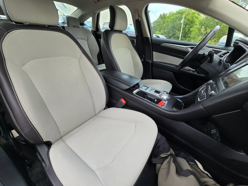 Used 2019 Ford Fusion SE w/ Equipment Group 151A FWD image 23