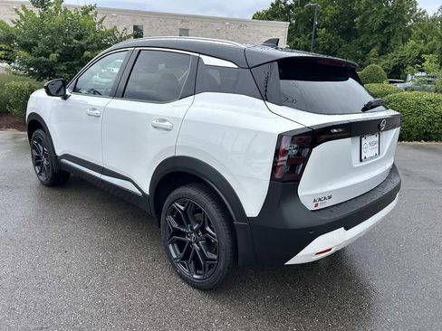 New 2026 Nissan Kicks SR FWD image 5