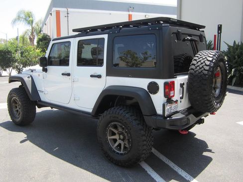 Used 2017 Jeep Wrangler Unlimited Rubicon AWD/4WD image 5