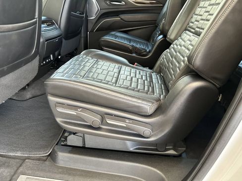 Used 2022 Cadillac Escalade ESV Sport Platinum w/ LPO, ONYX Package AWD/4WD image 28