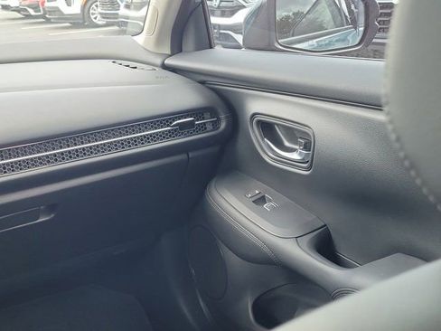 Certified 2025 Honda HR-V EX-L image 4