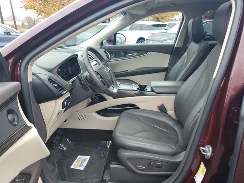 Used 2020 Lincoln Nautilus Reserve image 12